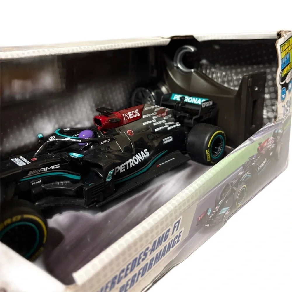 Maisto Tech RC Mercedes-AMG F1 V12 Performance Car - Black and Silver